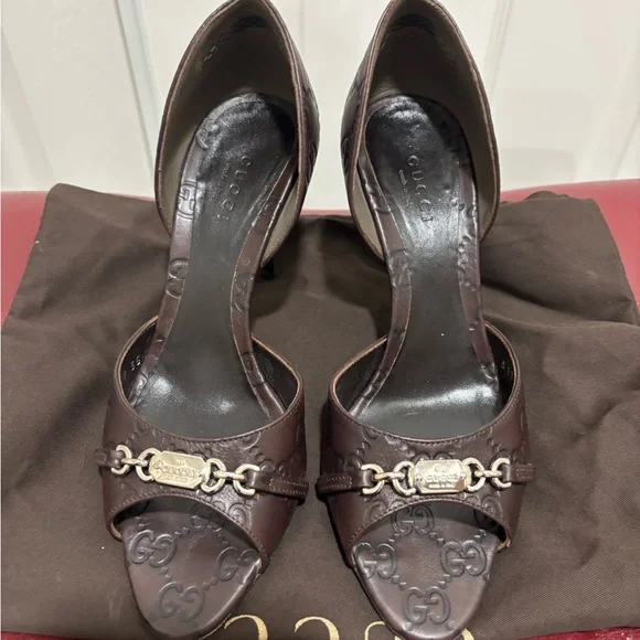 Gucci Brown Leather Heels with Decorative Chain - Picture 1 of 9
